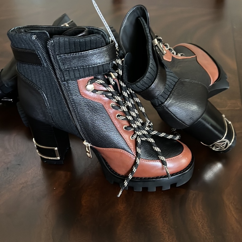 Antonio Melani Perline Leather Lace-Up Chunky Lug Sole Platform Heel Booties. - Picture 6 of 13